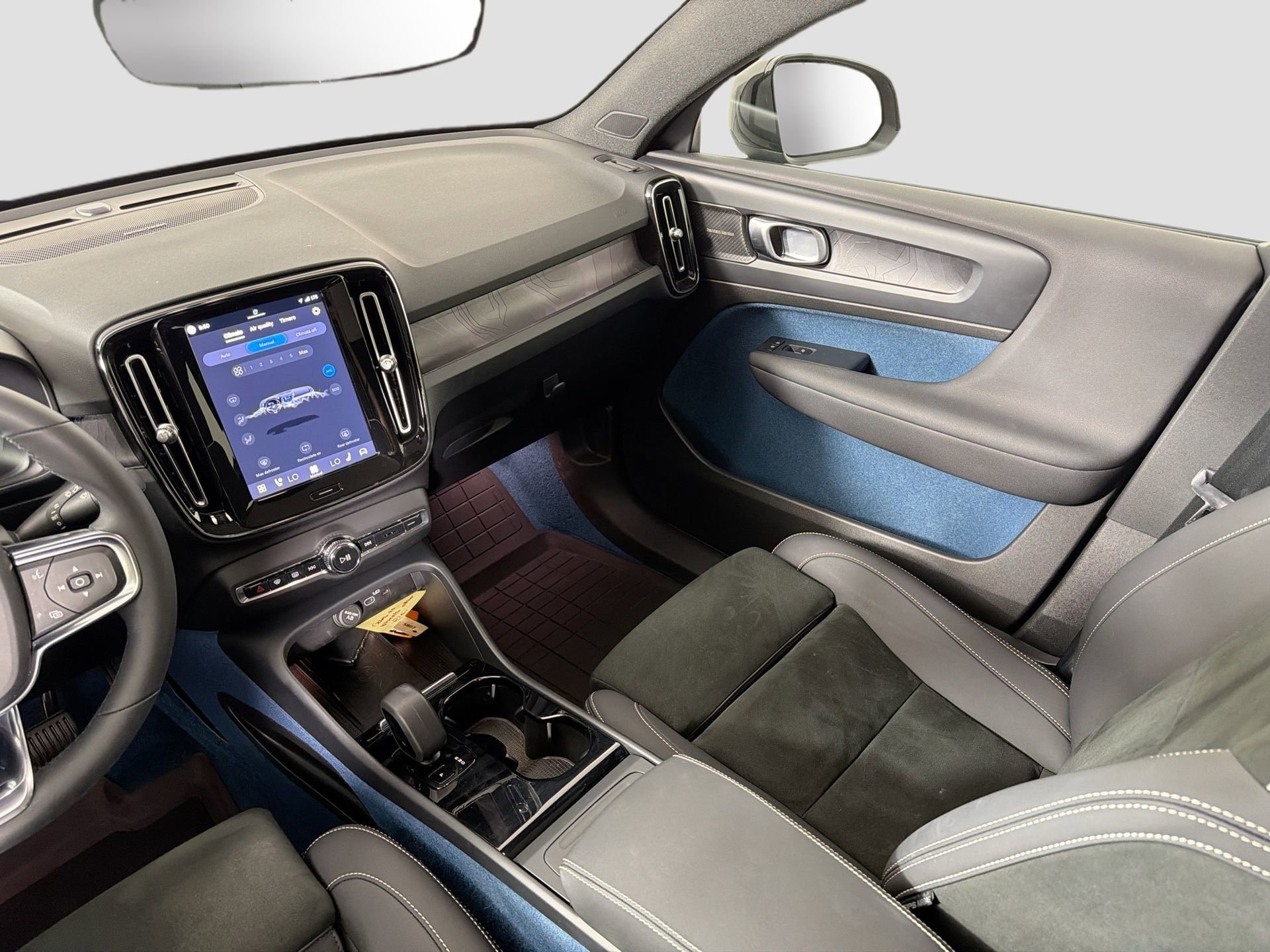 Certified 2023 Volvo C40 P8 Recharge Ultimate image 25