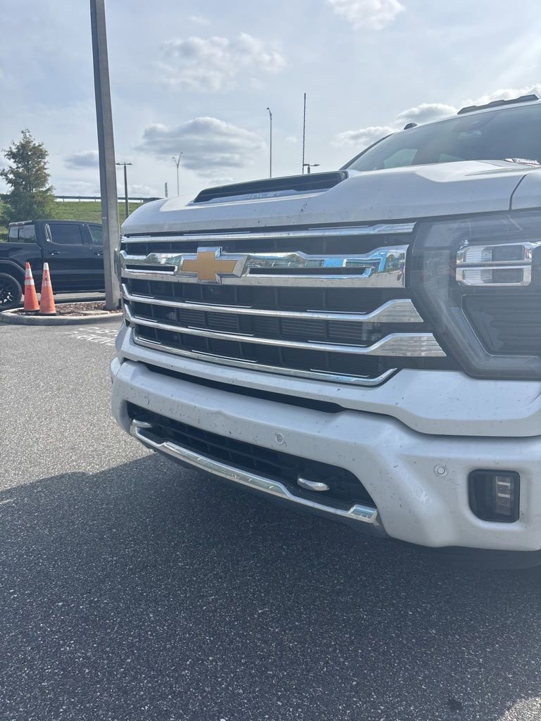 Used 2024 Chevrolet Silverado 3500 High Country w/ High Country Premium Package AWD/4WD image 5