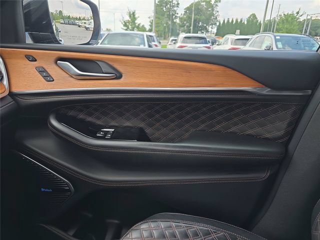 Used 2022 Jeep Grand Cherokee Summit AWD/4WD image 24