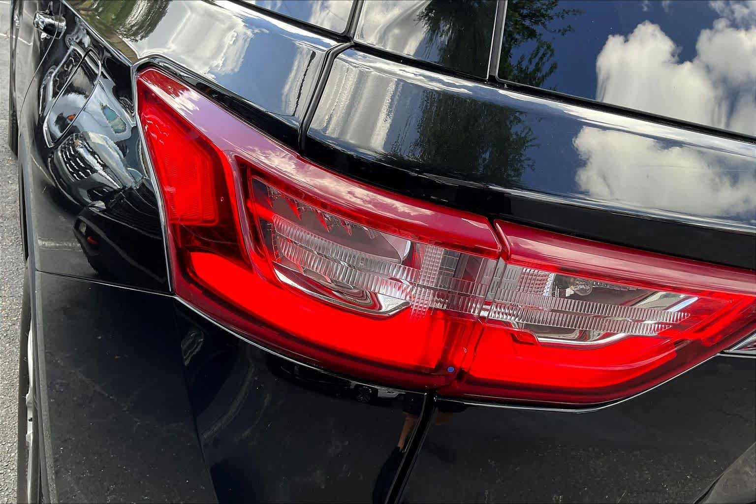 Used 2021 Chevrolet Traverse LT FWD image 29