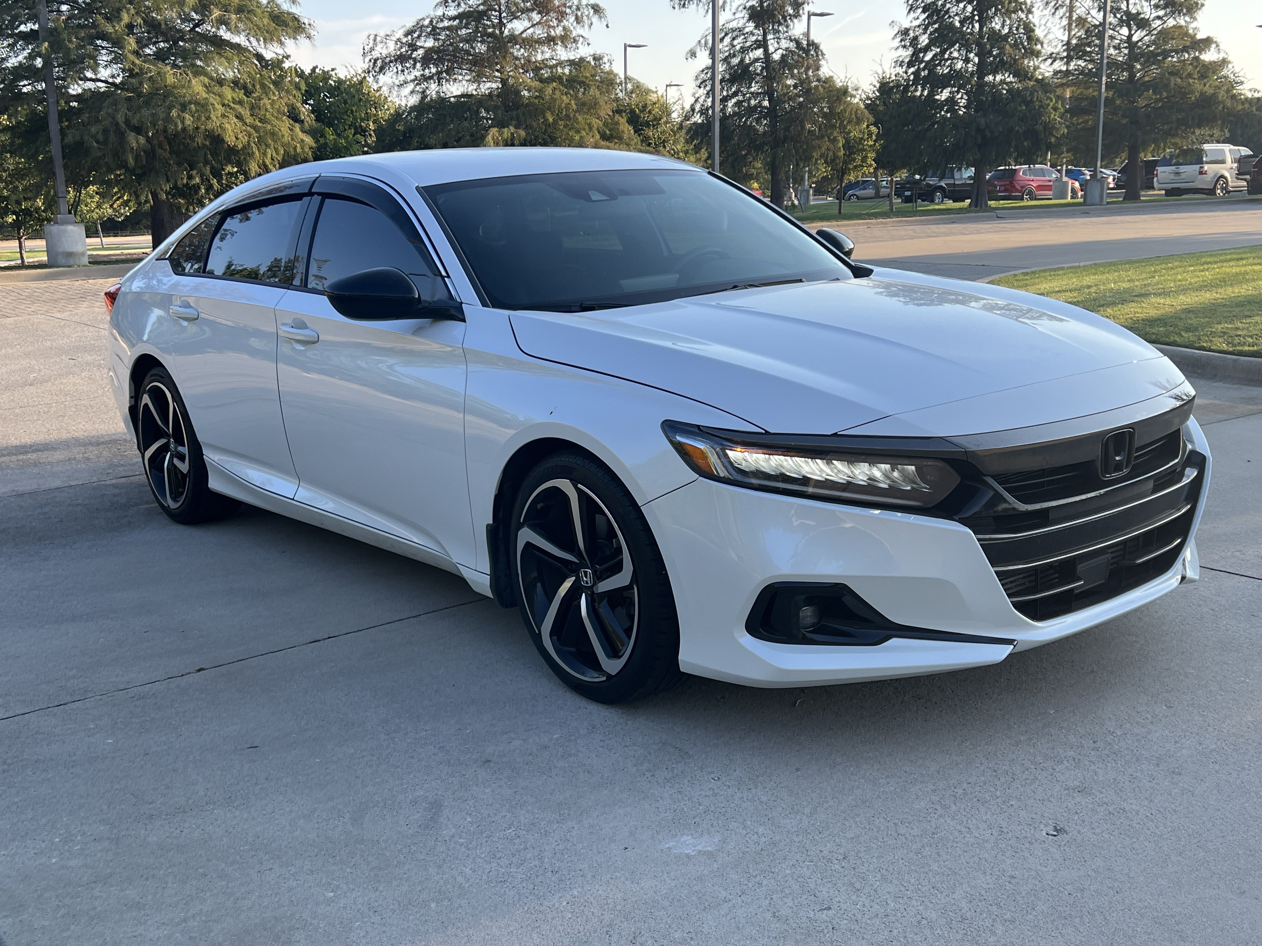 Used 2022 Honda Accord Sport image 2