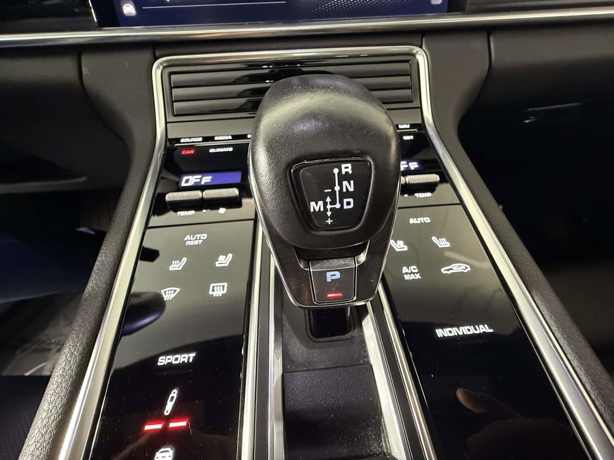 Used 2022 Porsche Panamera 4 w/ Premium Package AWD/4WD image 36