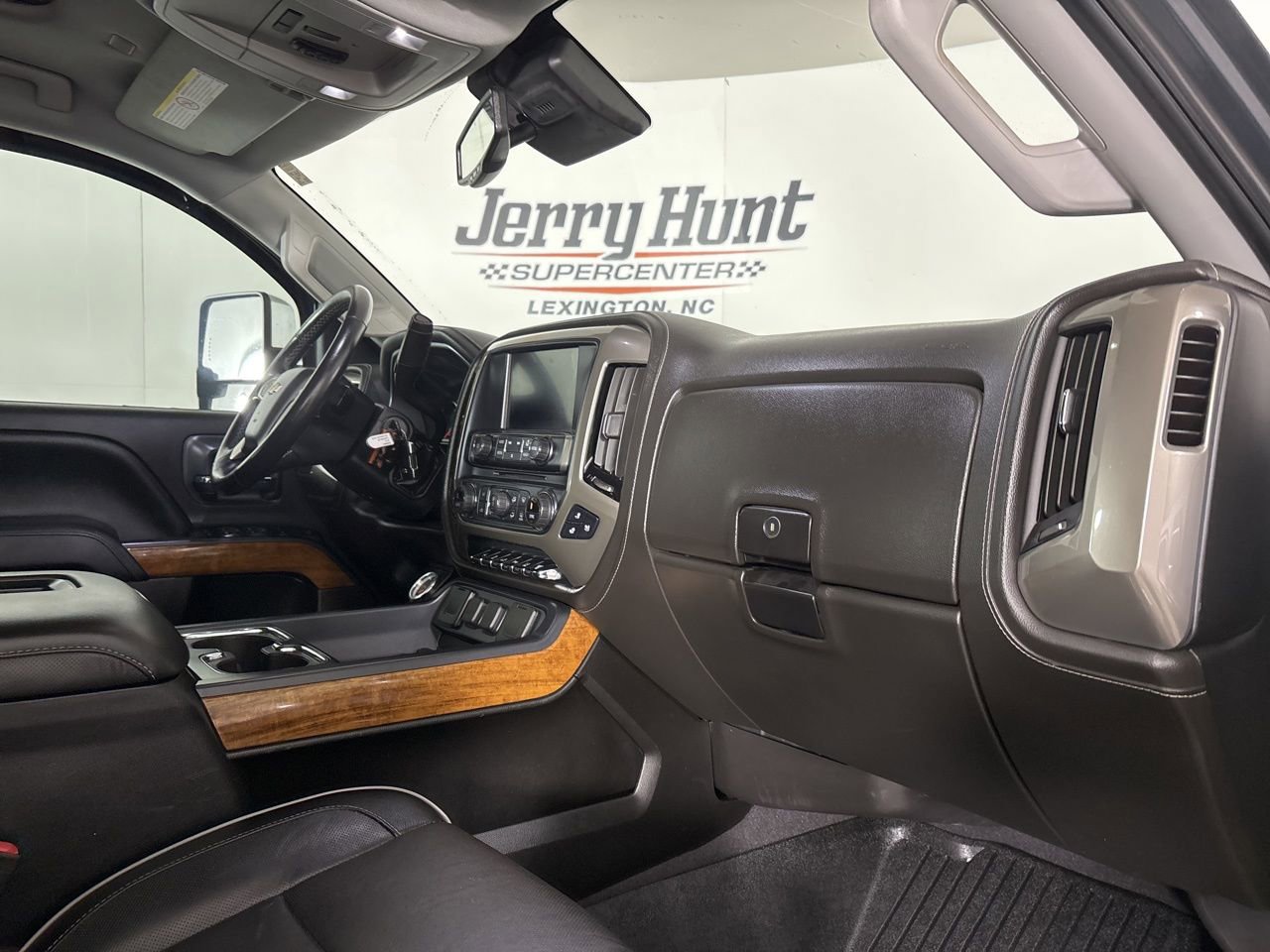 Used 2019 Chevrolet Silverado 2500 High Country w/ Duramax Plus Package AWD/4WD image 30