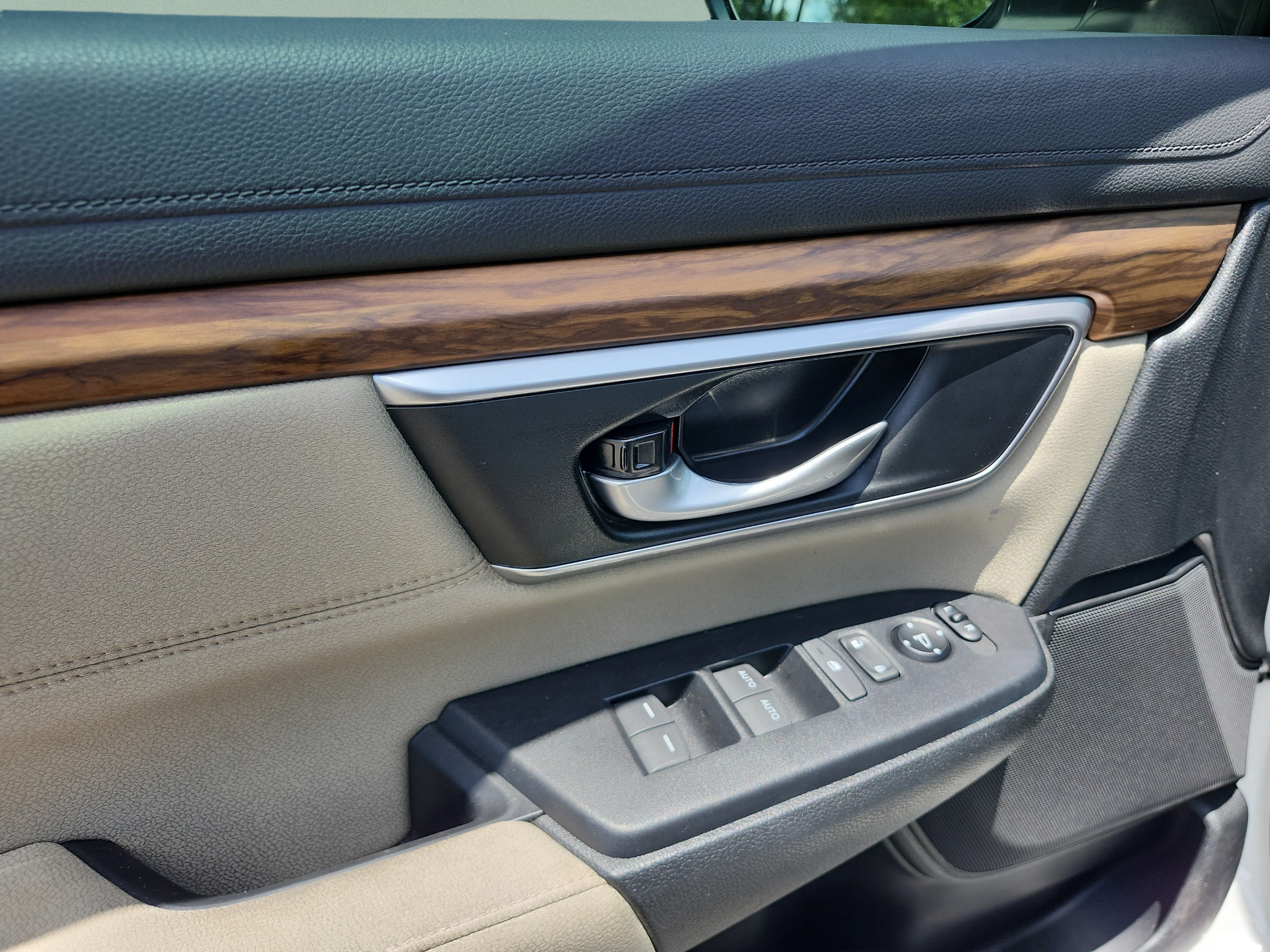 Used 2021 Honda CR-V EX image 16