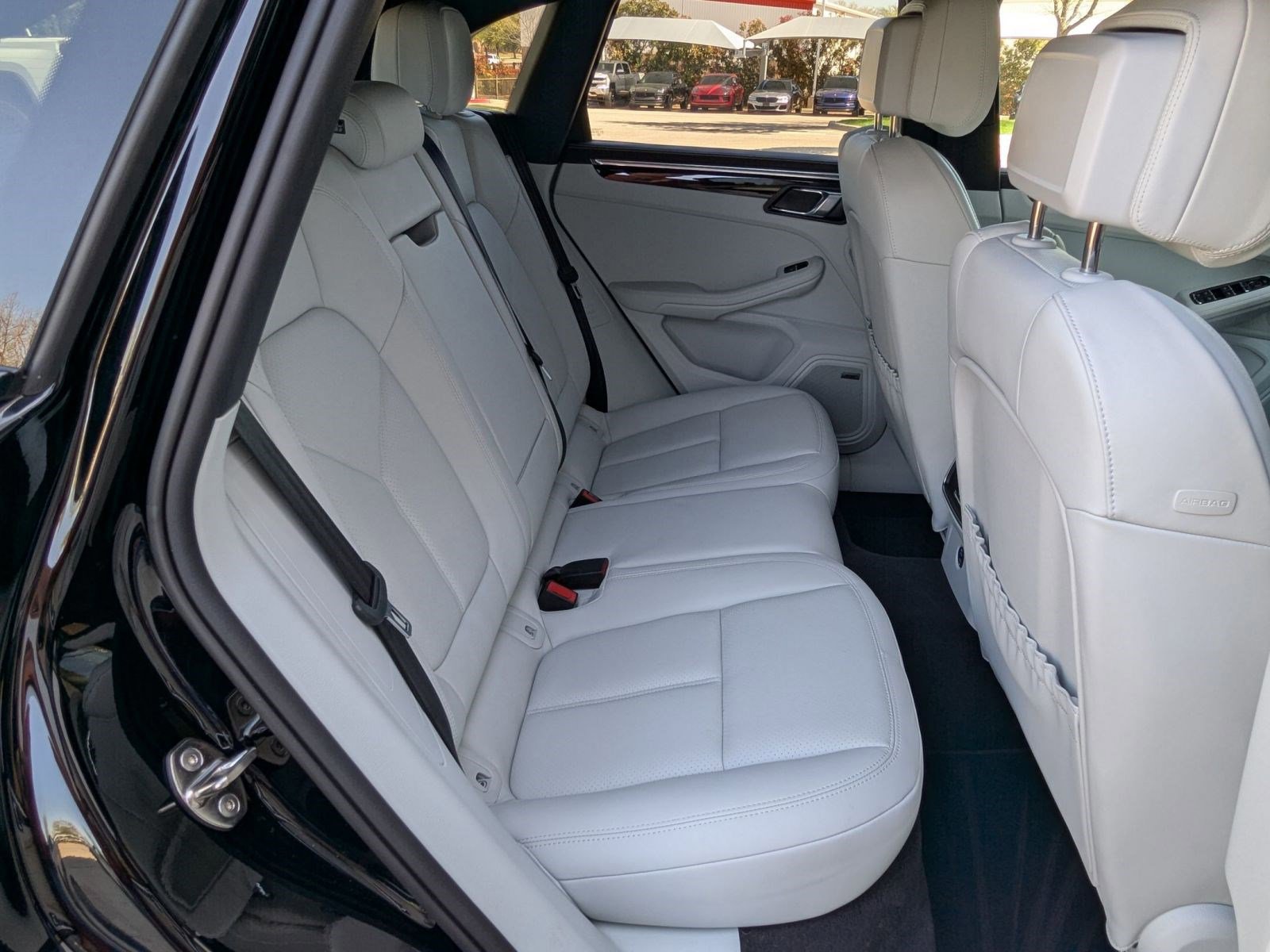 Certified 2025 Porsche Macan image 24