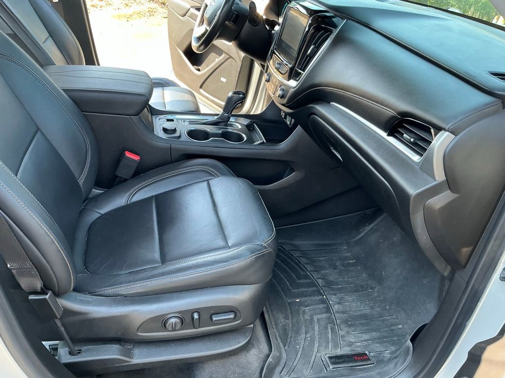 Used 2020 Chevrolet Traverse LT w/ LT Premium Package image 13