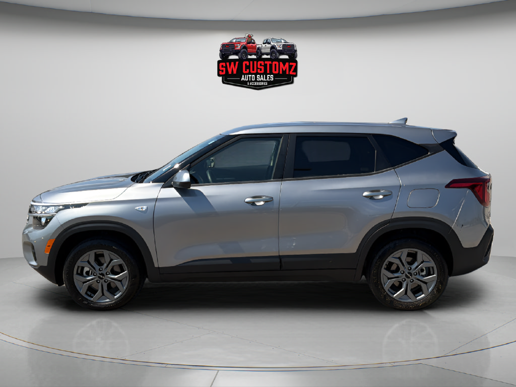 Used 2026 Kia Seltos LX AWD/4WD image 4