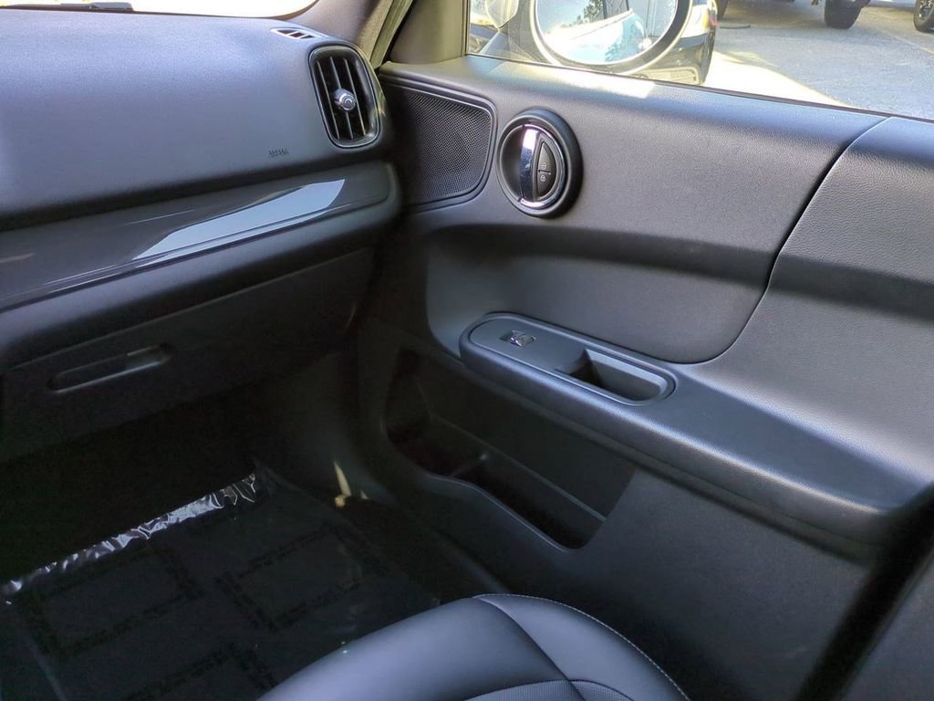 Used 2021 MINI Cooper Countryman Oxford Edition image 17