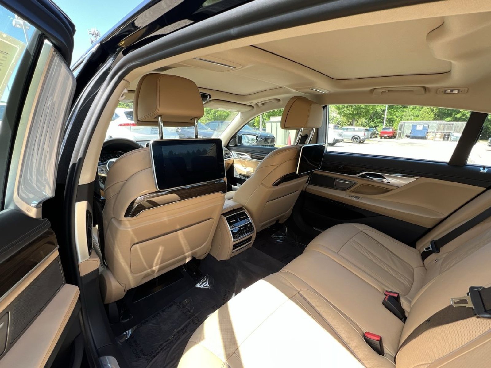 Used 2022 BMW 740i xDrive w/ Autobahn Package AWD/4WD image 27
