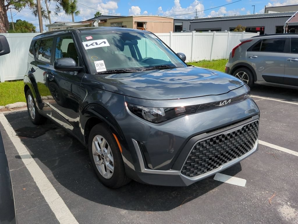 Certified 2025 Kia Soul LX w/ LX Technology Package FWD image 14