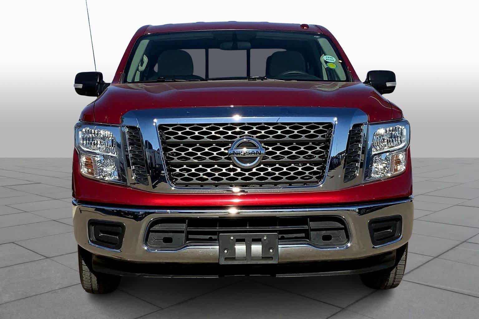 Used 2017 Nissan Titan SV RWD image 4