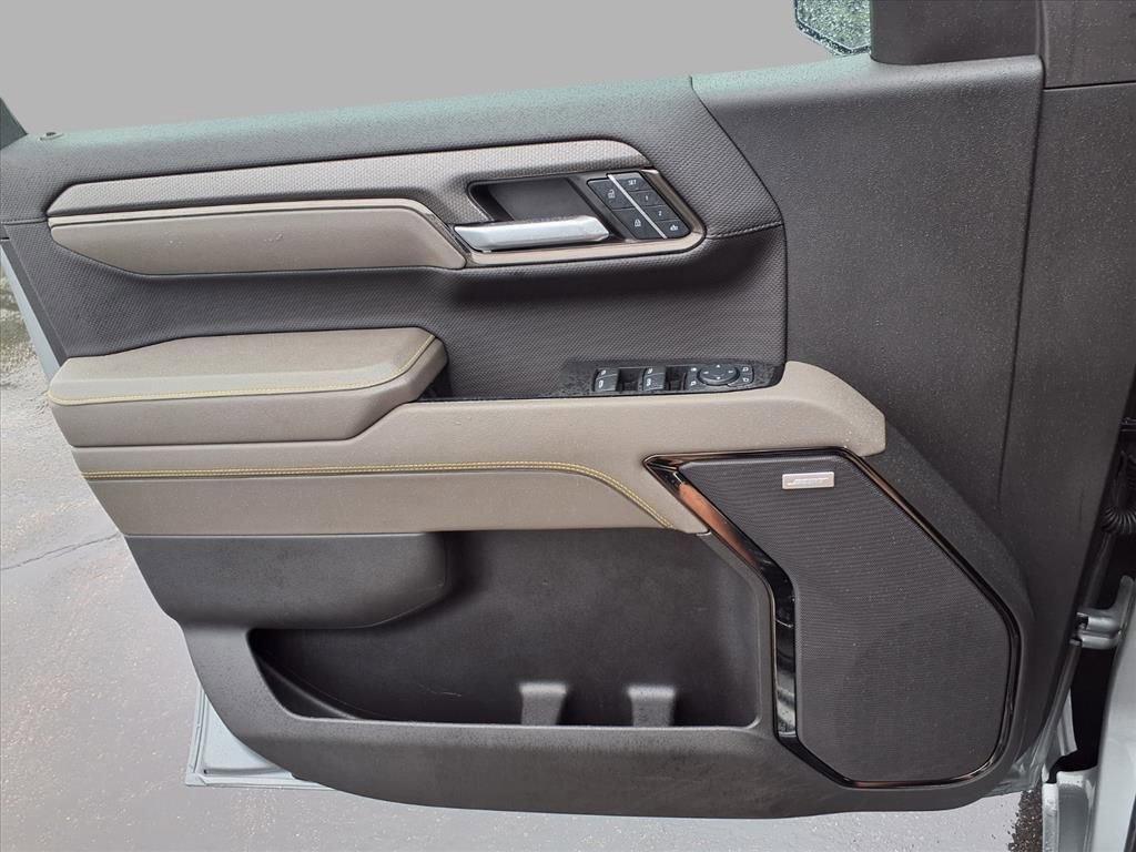 Used 2024 Chevrolet Silverado 1500 ZR2 w/ Dark Appearance Package image 17