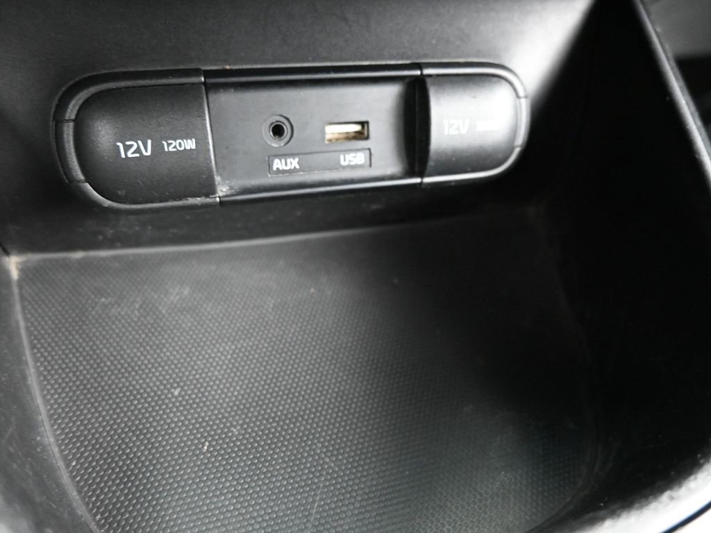 Used 2019 Kia Soul image 29