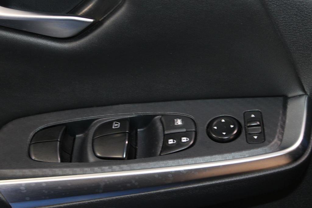 Used 2025 Nissan Sentra SR FWD image 36