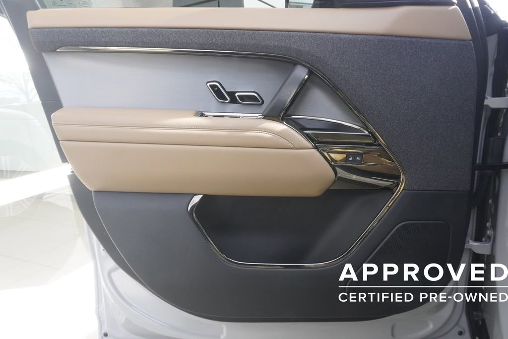 Used 2024 Land Rover Range Rover Sport SE image 17