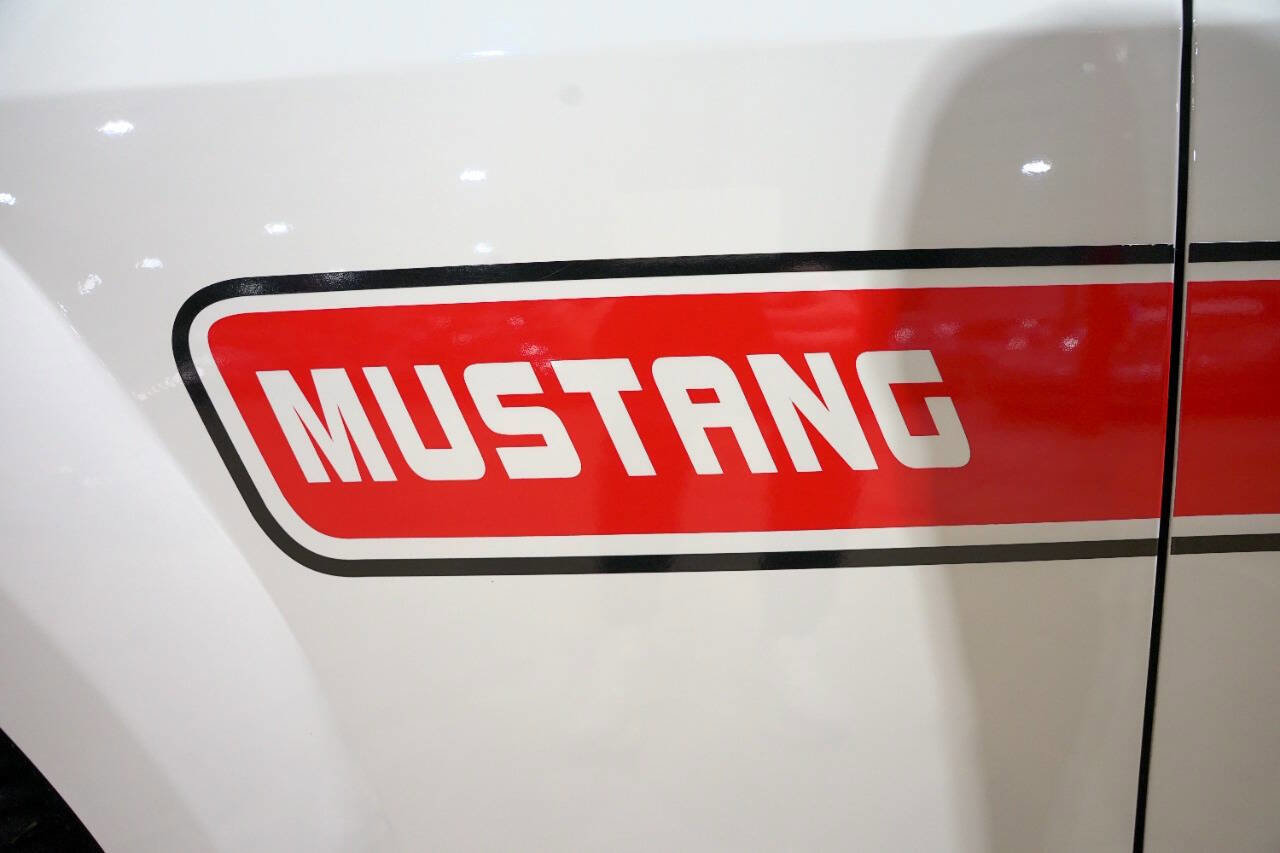 Used 2005 Ford Mustang Premium image 34