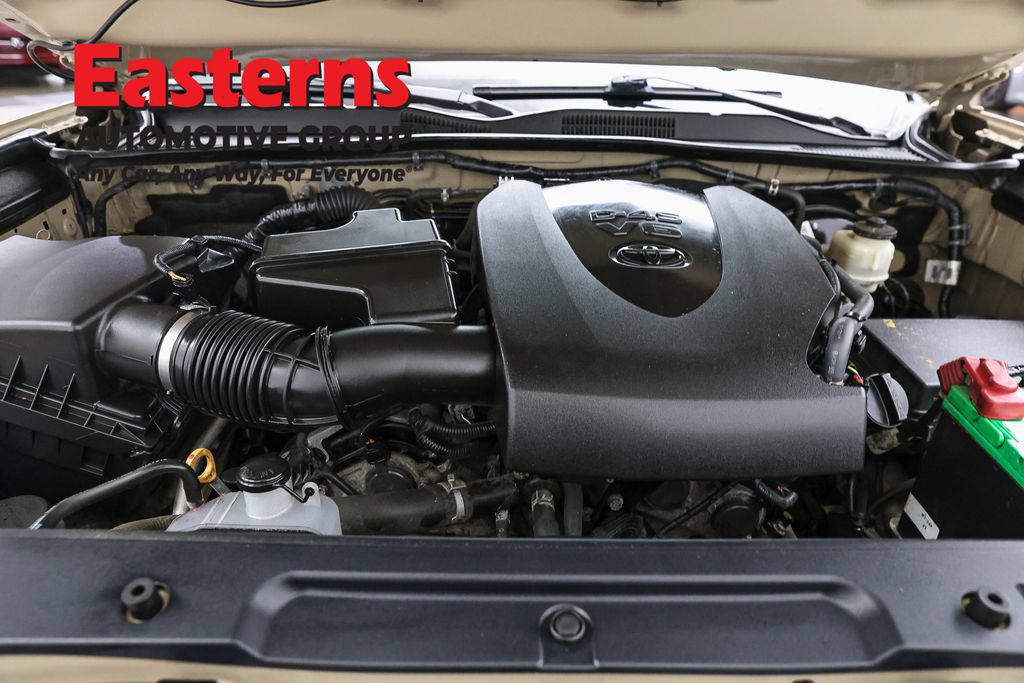 Used 2018 Toyota Tacoma SR5 AWD/4WD image 7