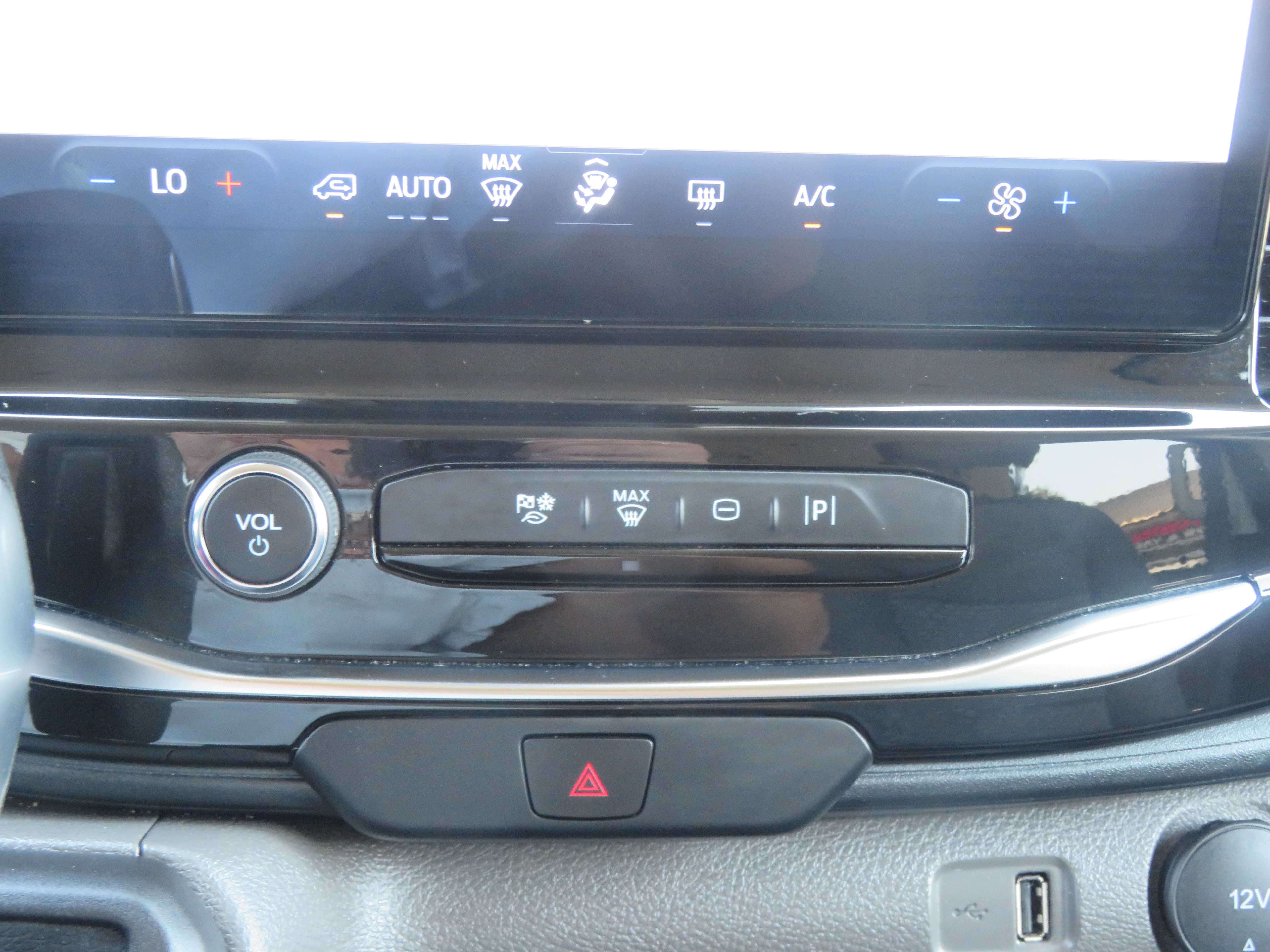 Used 2025 Ford Transit 350 XLT RWD image 44