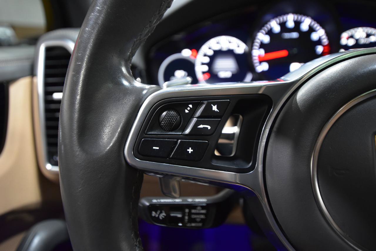 Used 2021 Porsche Cayenne AWD/4WD image 13