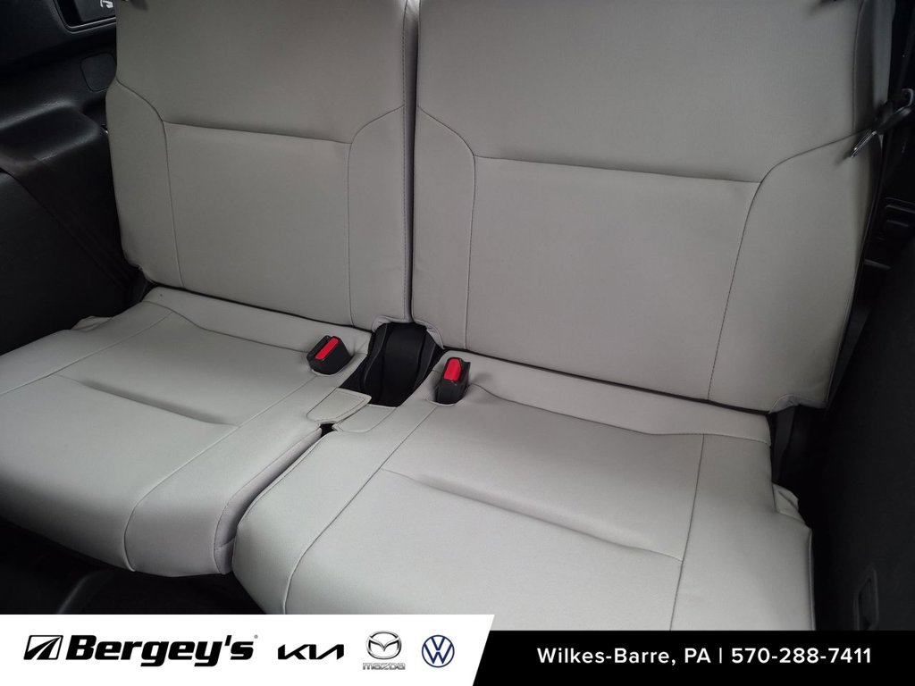 Used 2023 Mitsubishi Outlander SEL AWD/4WD image 33