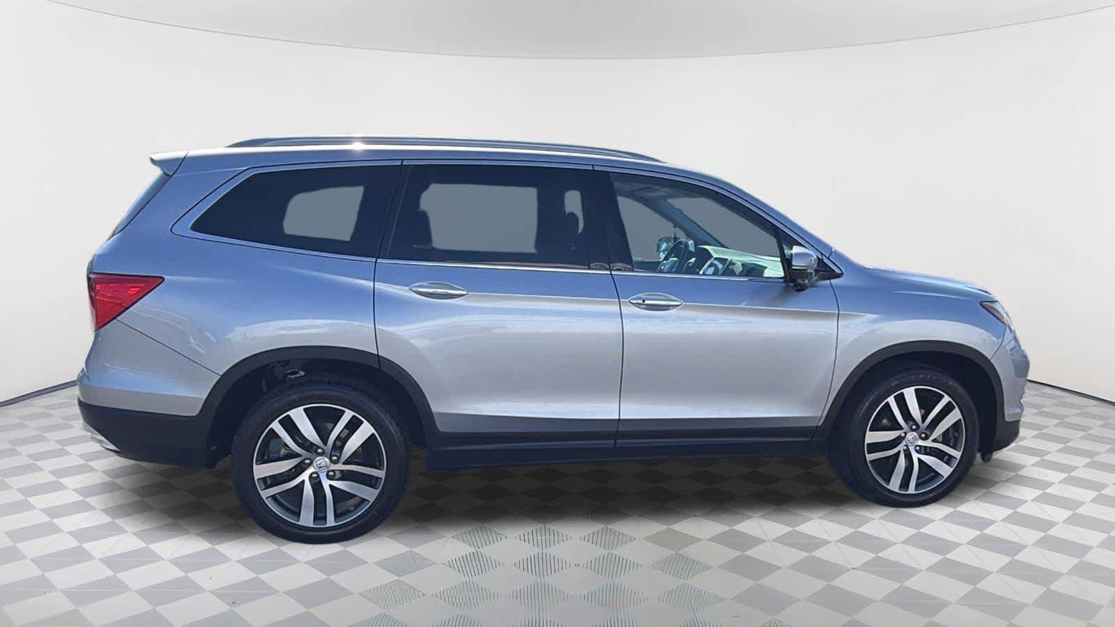 Used 2016 Honda Pilot Touring image 4