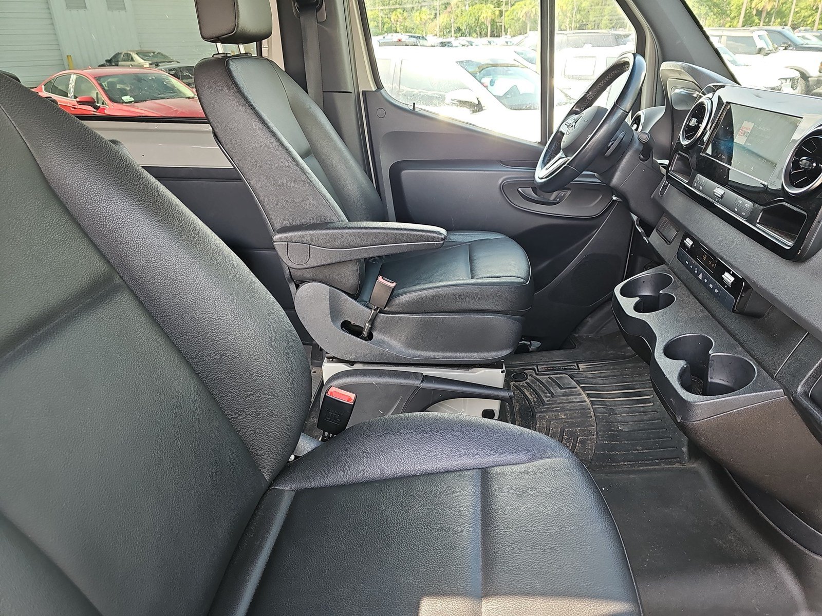 Used 2021 Mercedes-Benz Sprinter 2500 image 10
