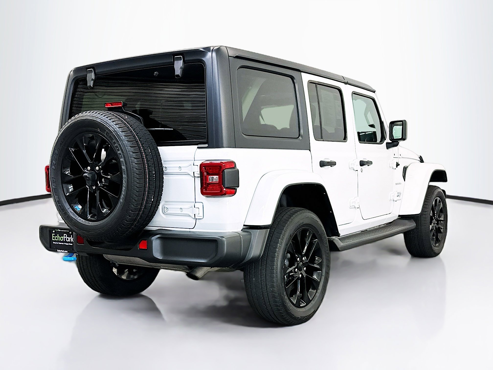 Used 2023 Jeep Wrangler Sahara w/ Cold Weather Group image 9