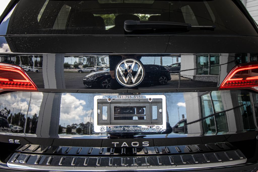 Certified 2023 Volkswagen Taos SE w/ Panoramic Sunroof Package FWD image 15
