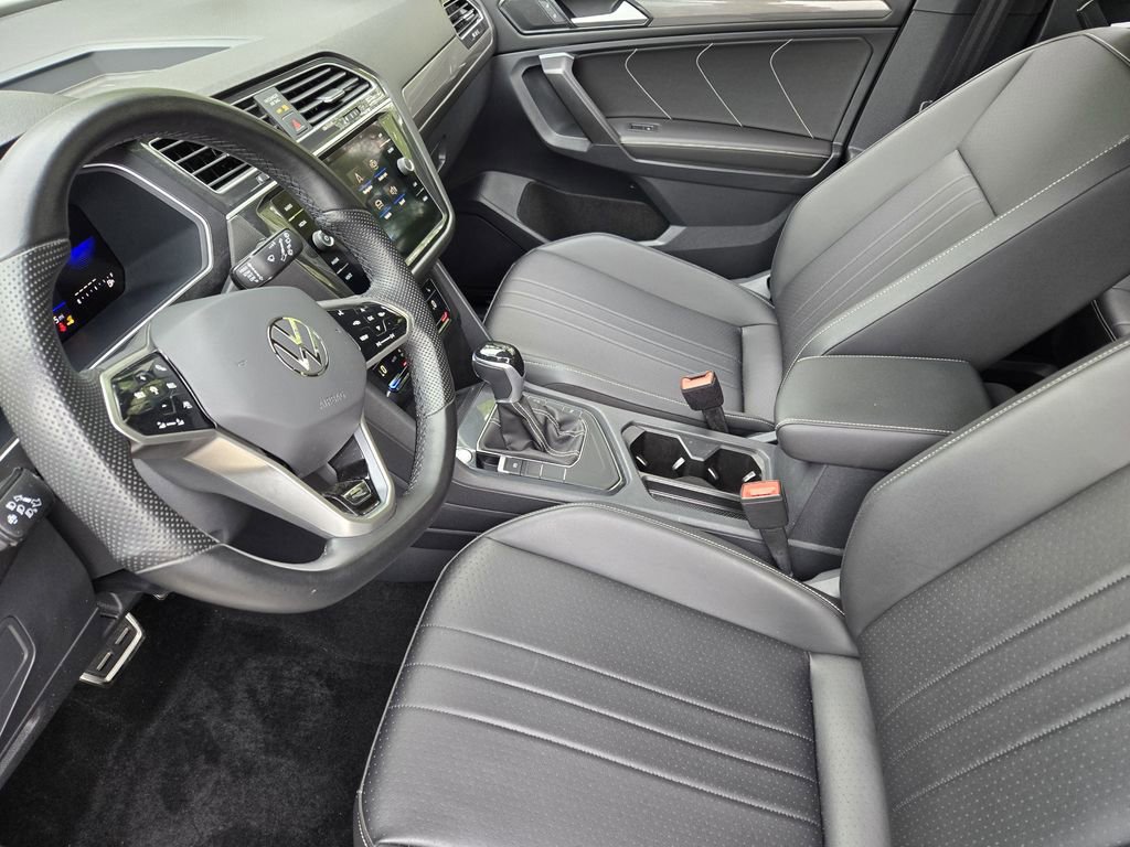 Used 2023 Volkswagen Tiguan SE R-Line image 17