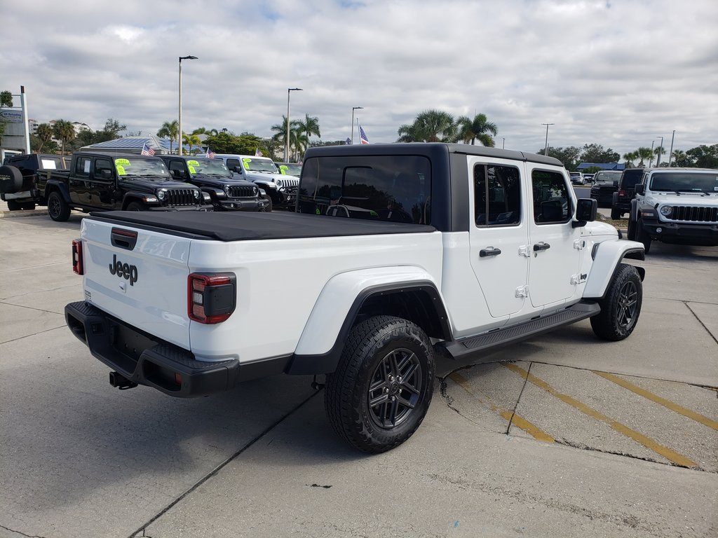 Used 2024 Jeep Gladiator Sport image 7