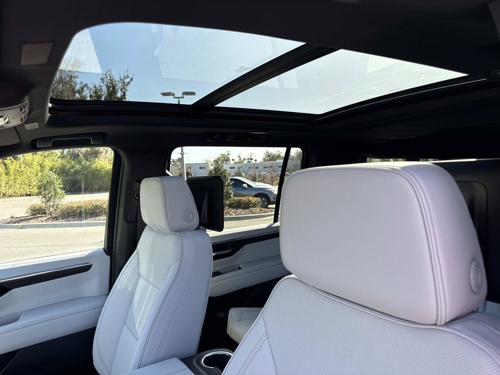 New 2026 Chevrolet Suburban Premier AWD/4WD image 25