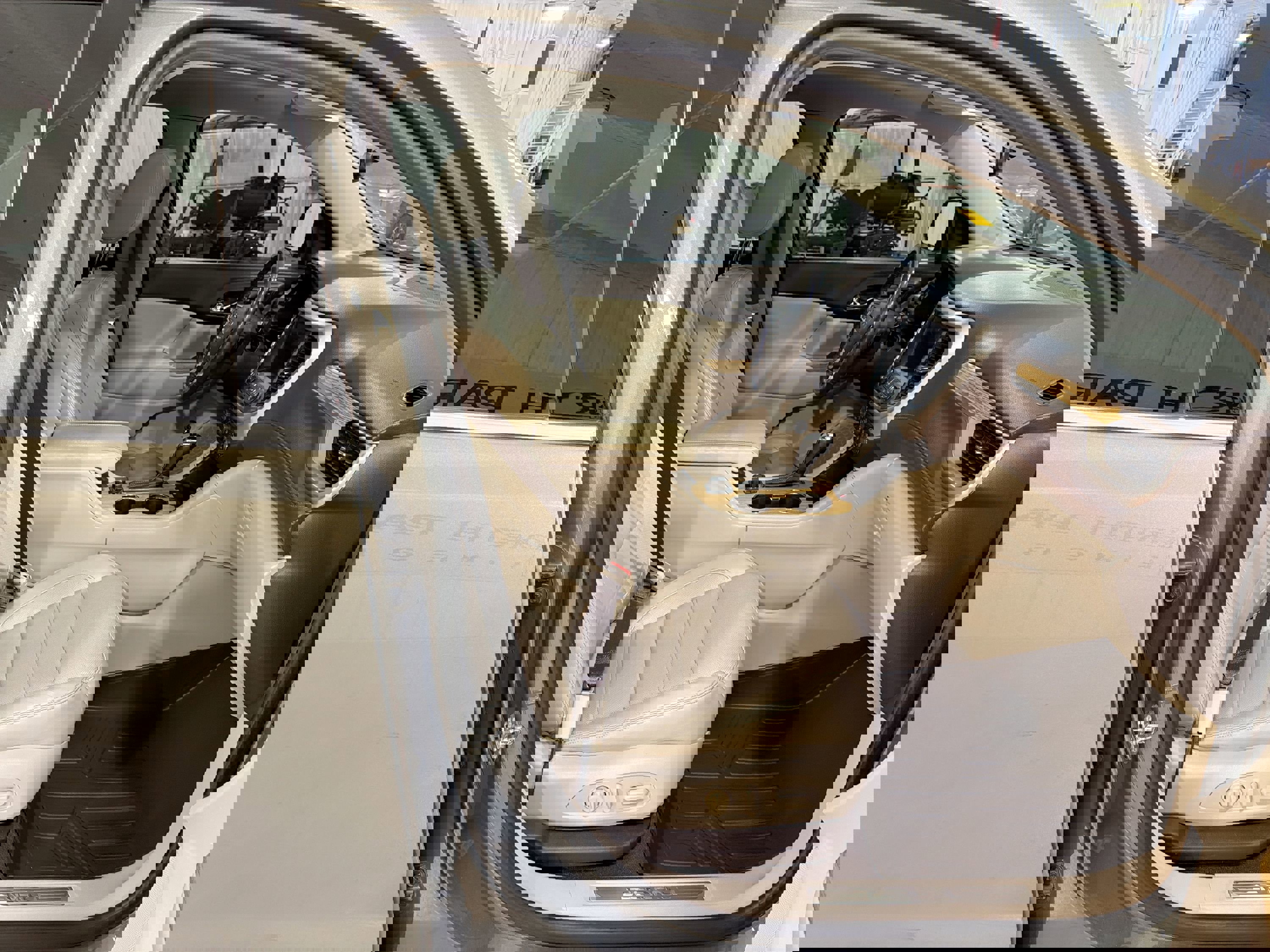 Used 2018 GMC Acadia Denali w/ Technology Package image 30