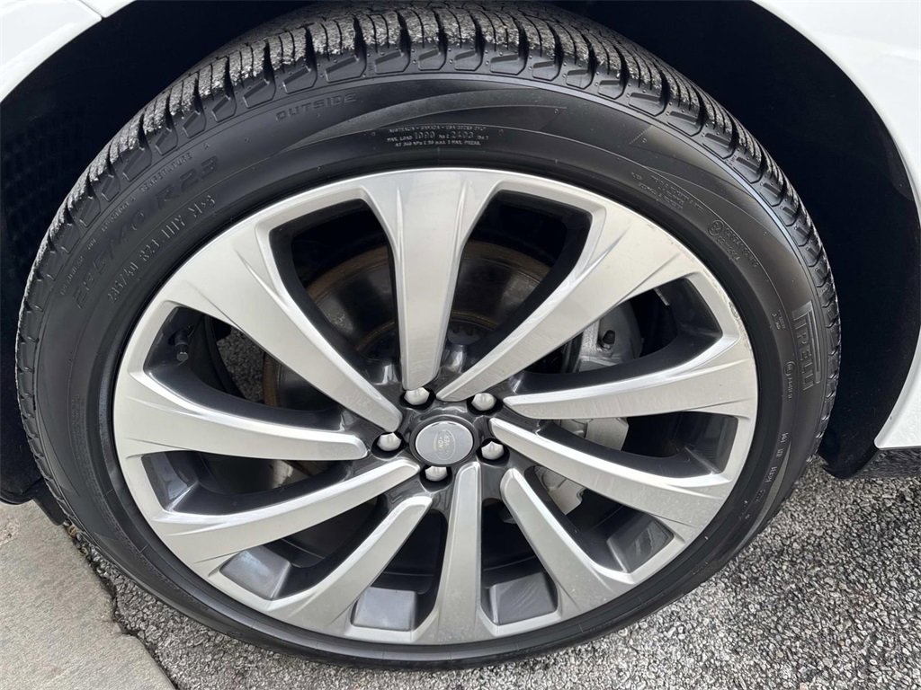 Used 2023 Land Rover Range Rover SE image 12