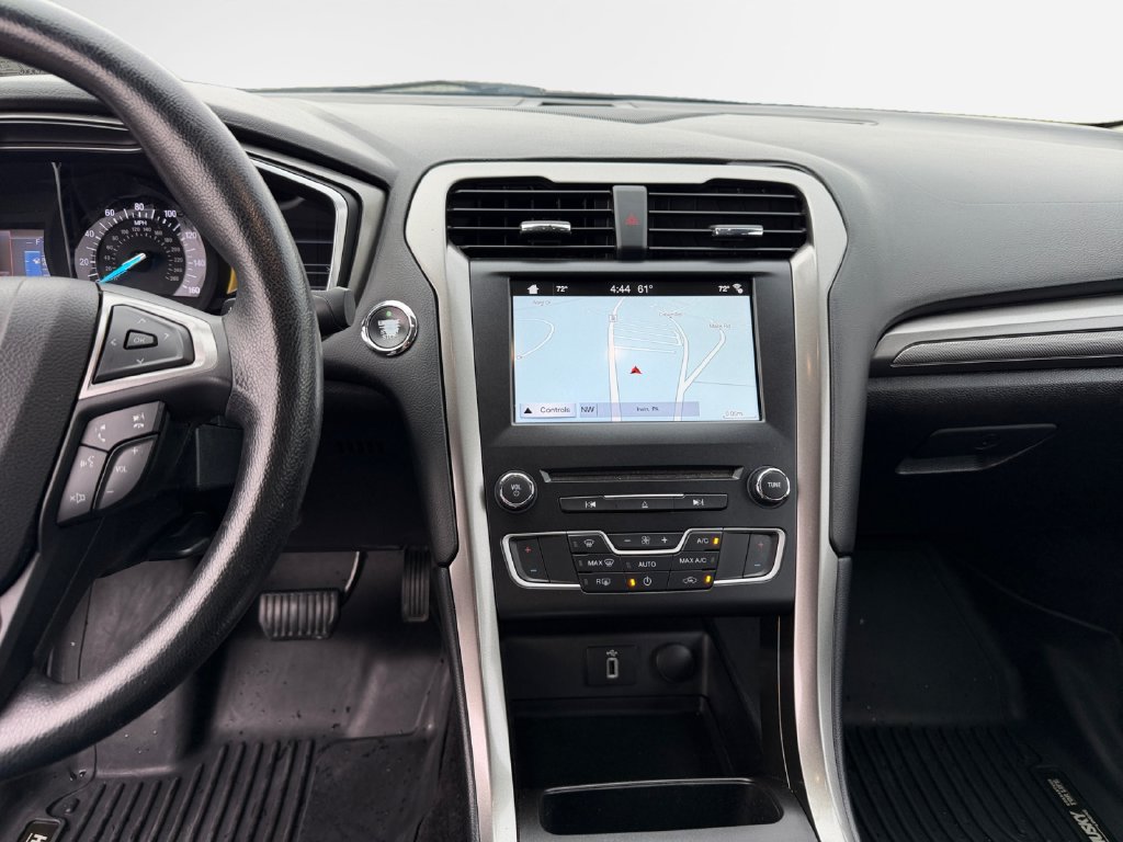 Used 2017 Ford Fusion SE w/ Fusion SE Technology Package FWD image 22