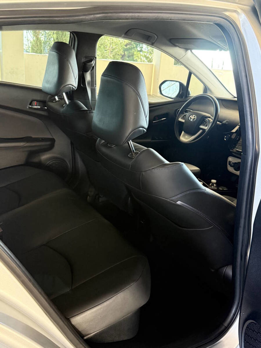 Used 2017 Toyota Prius Four Touring w/ Premium Convenience Package image 10