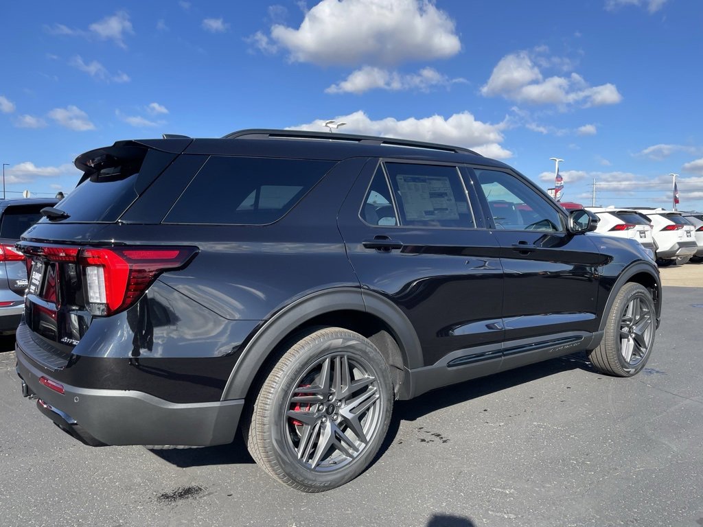 New 2026 Ford Explorer ST-Line w/ ST-Line Street Pack image 4