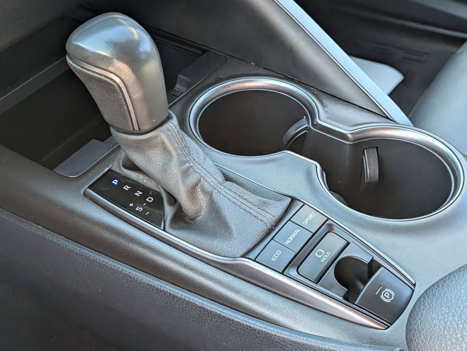 Used 2023 Toyota Camry SE AWD/4WD image 8