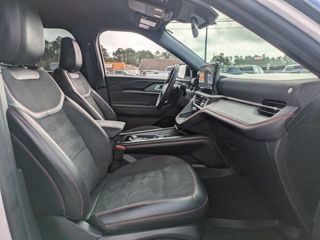 Used 2025 Ford Explorer ST image 30