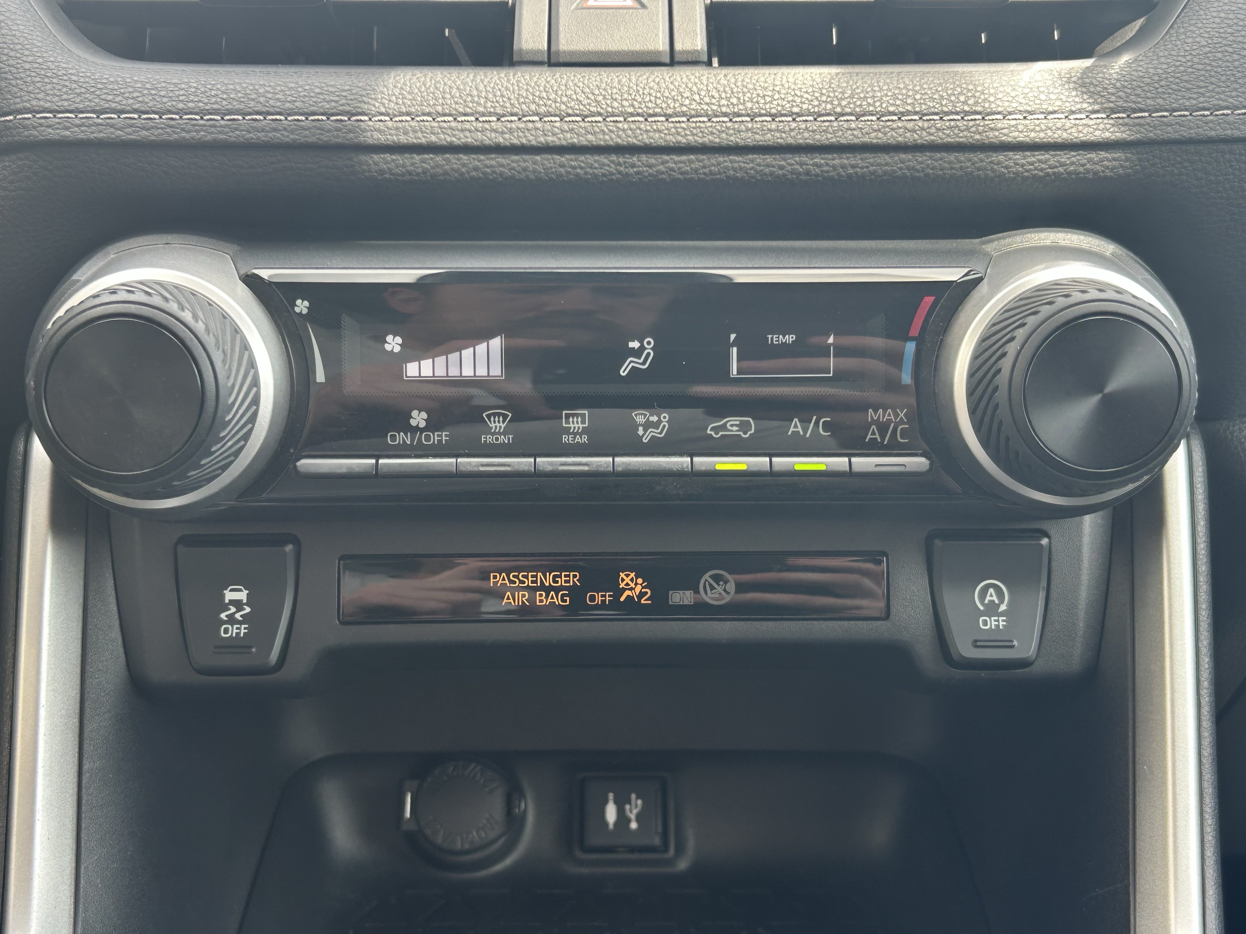 Used 2019 Toyota RAV4 LE AWD/4WD image 28