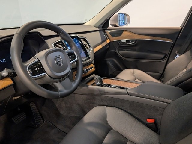 Used 2023 Volvo XC90 B6 Plus w/ Protection Package image 14