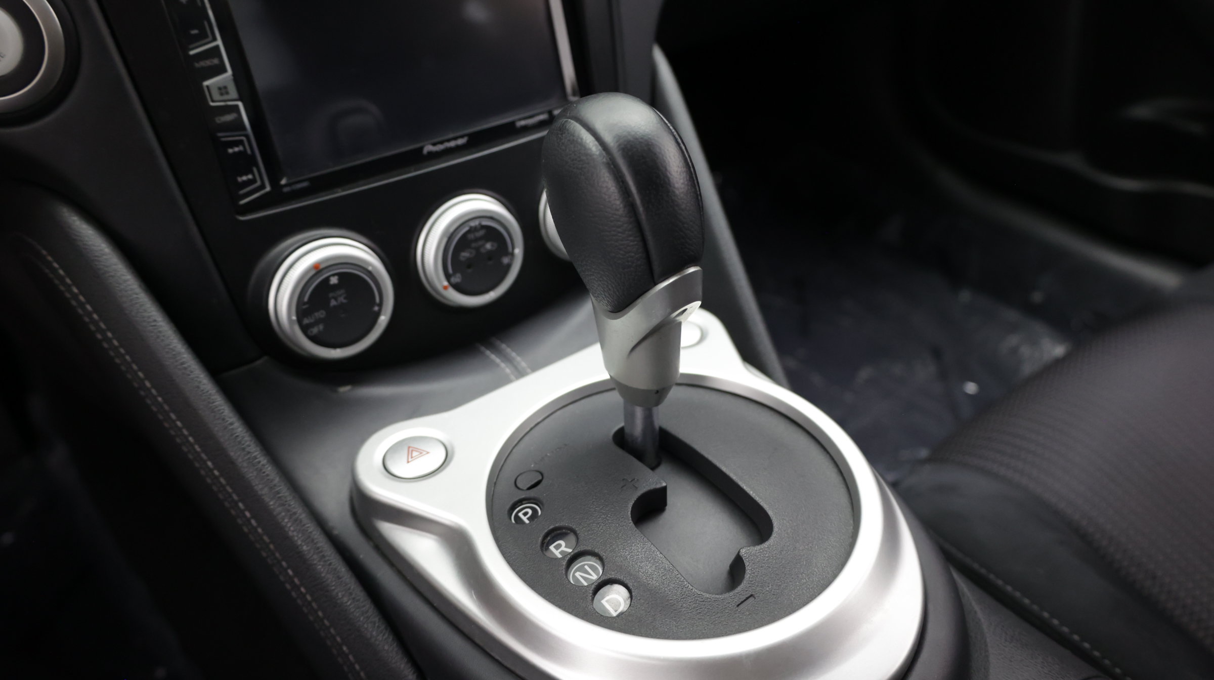Used 2017 Nissan 370Z Coupe RWD image 16