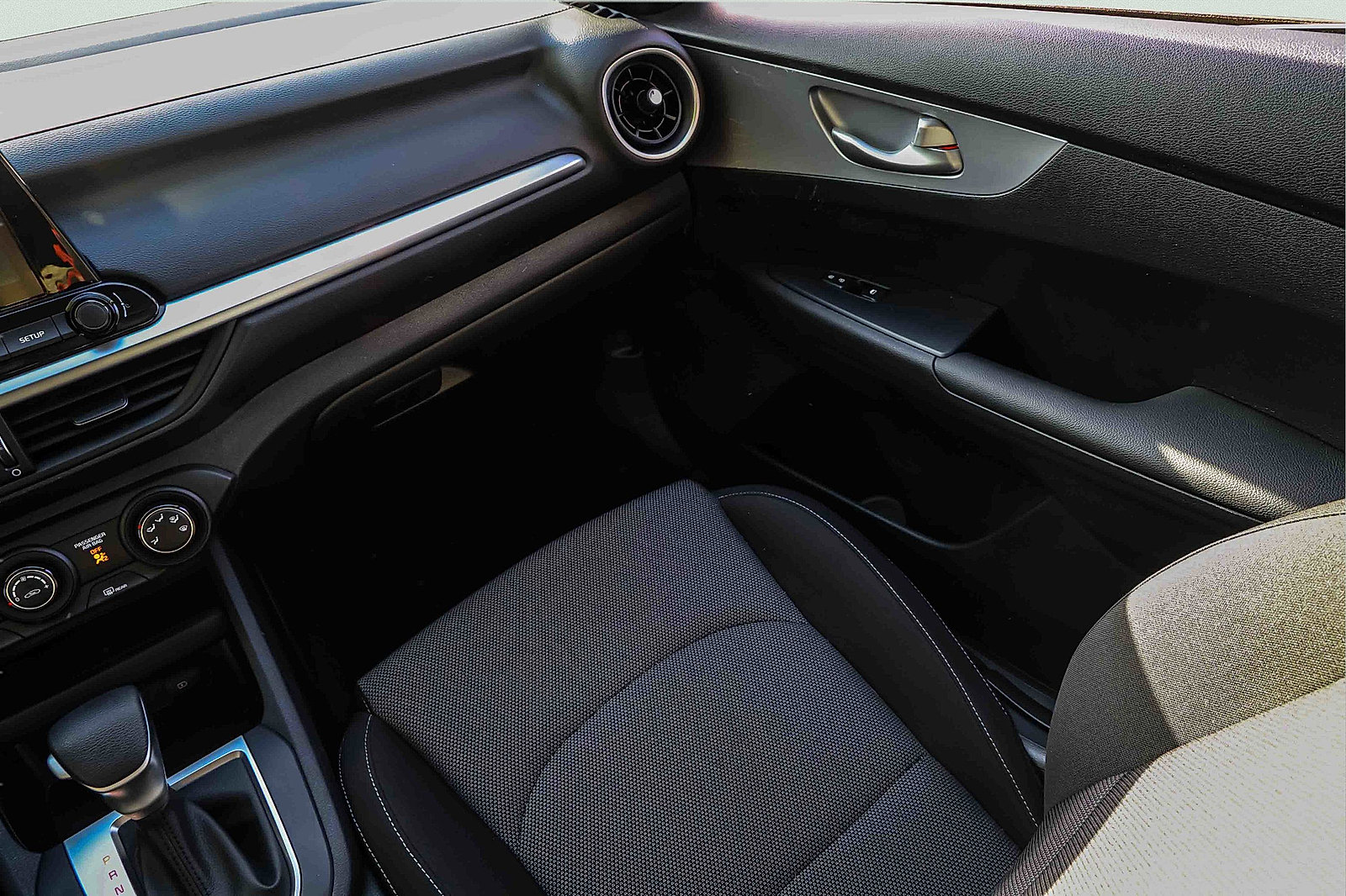 Certified 2024 Kia Forte LXS w/ LXS Technology Package FWD image 18