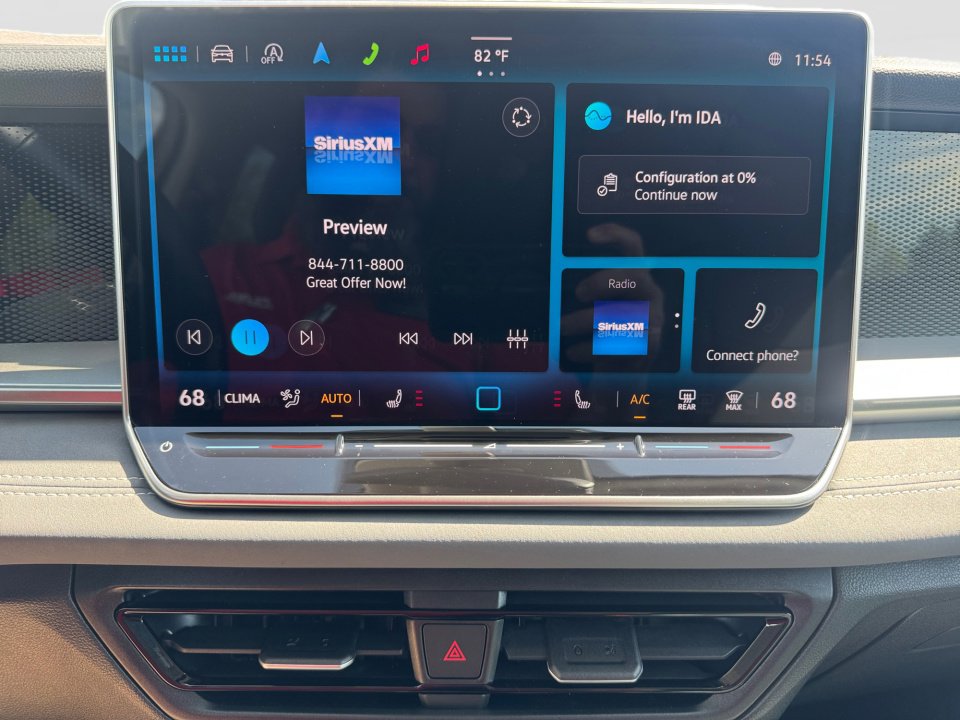 Used 2025 Volkswagen Tiguan SE image 21