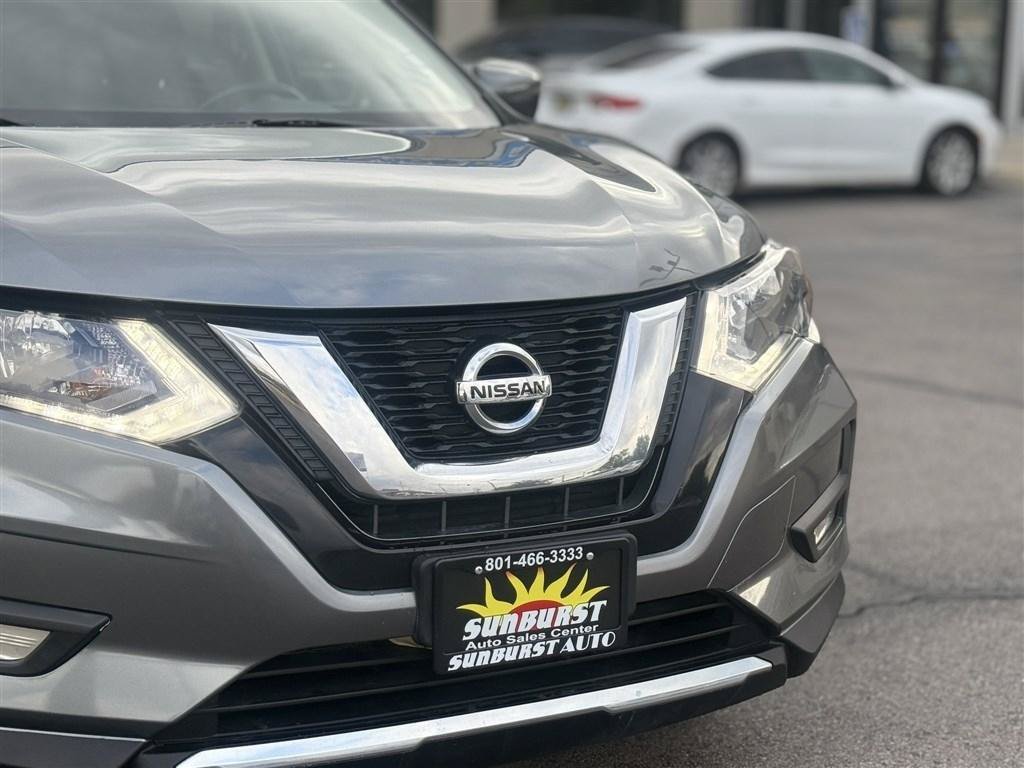 Used 2017 Nissan Rogue SV AWD/4WD image 12