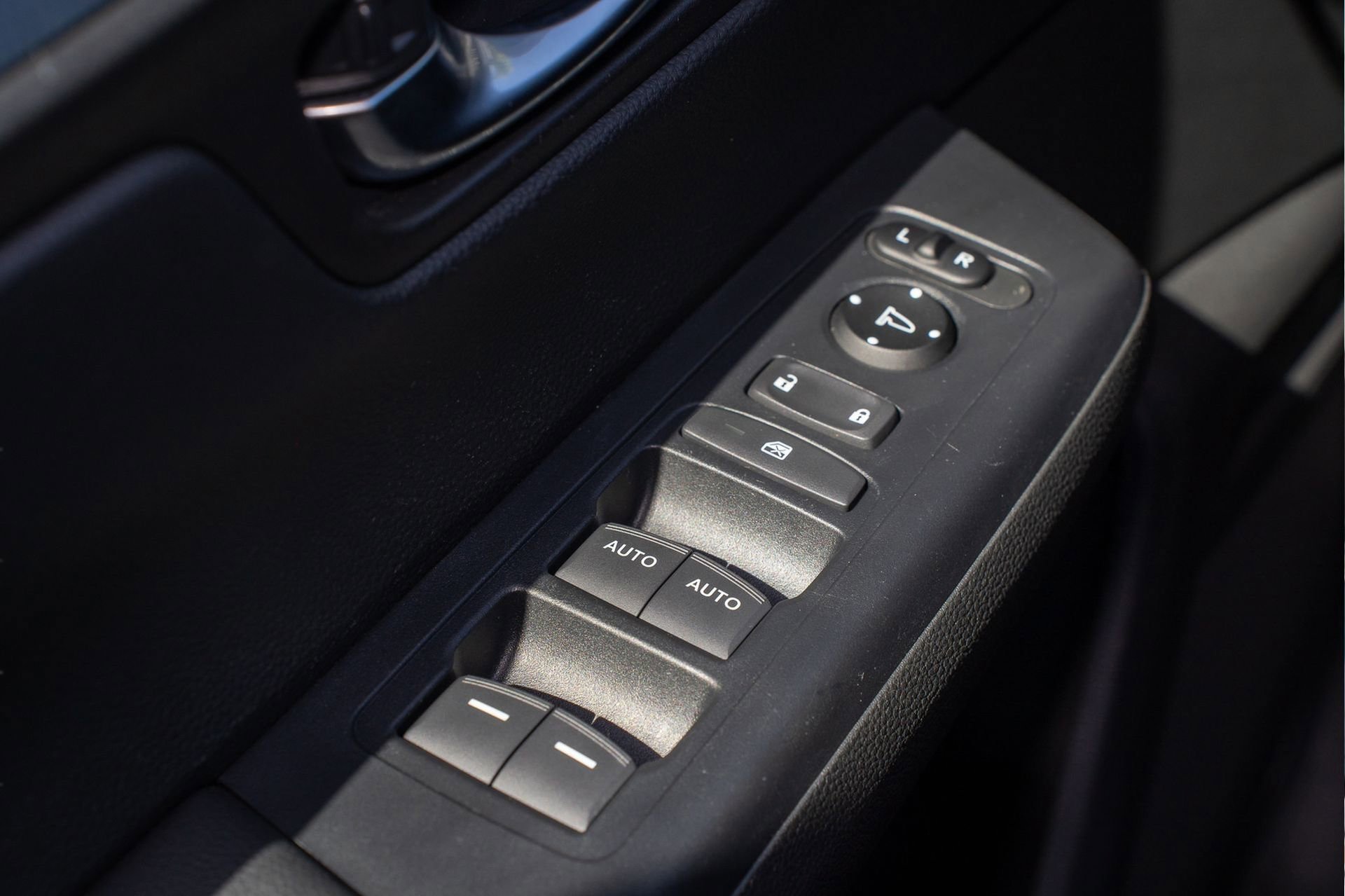 Certified 2025 Honda CR-V EX image 28