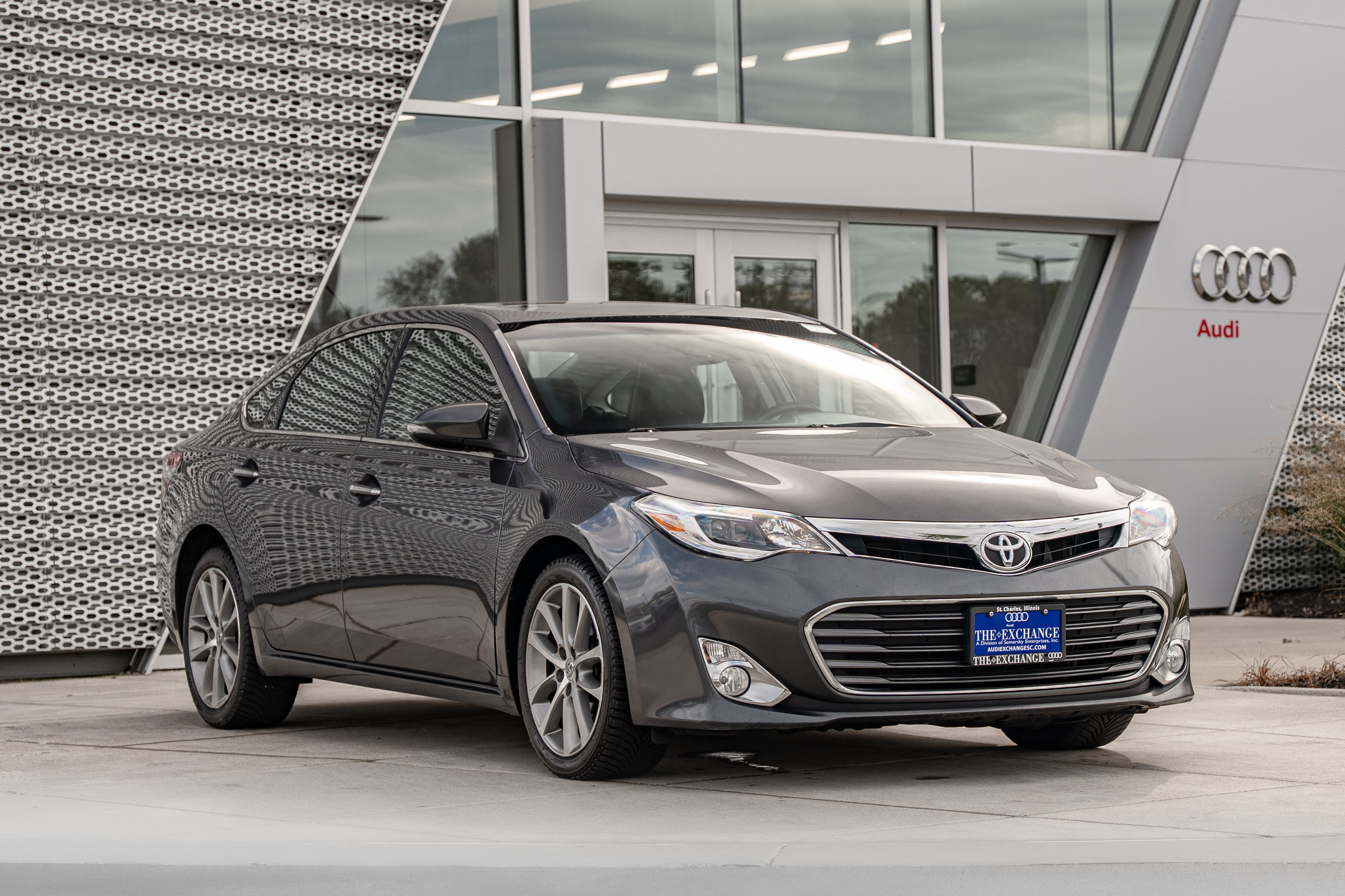 Used 2015 Toyota Avalon XLE Touring FWD image 1