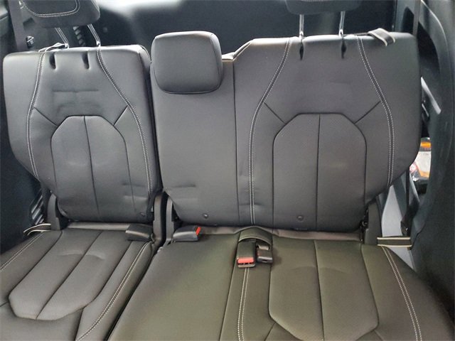 Certified 2020 Chrysler Pacifica Touring-L image 10