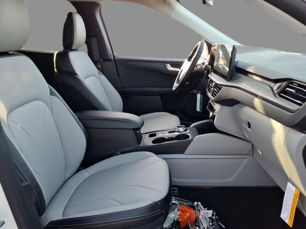 New 2026 Ford Escape SE w/ PHEV Premium Package FWD image 13