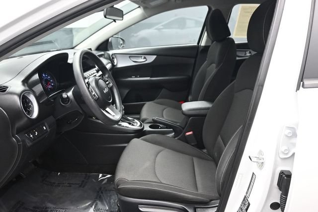Used 2024 Kia Forte LXS w/ LXS Technology Package FWD image 7
