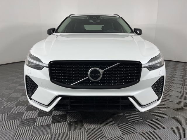 Used 2023 Volvo XC60 B5 Ultimate w/ Climate Package image 4
